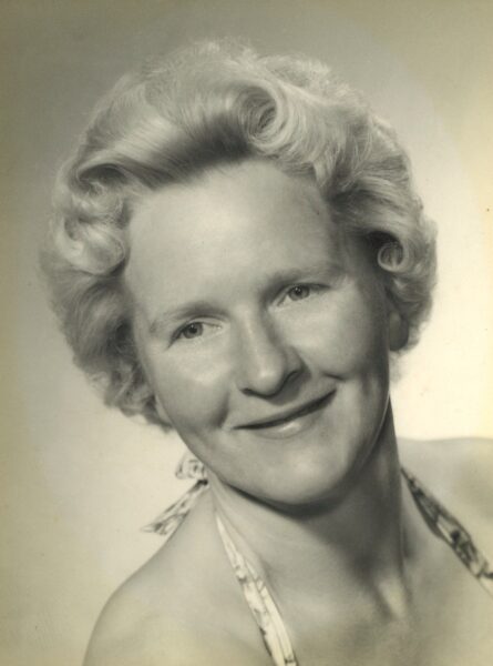 Martha 'Pauline'  Fan